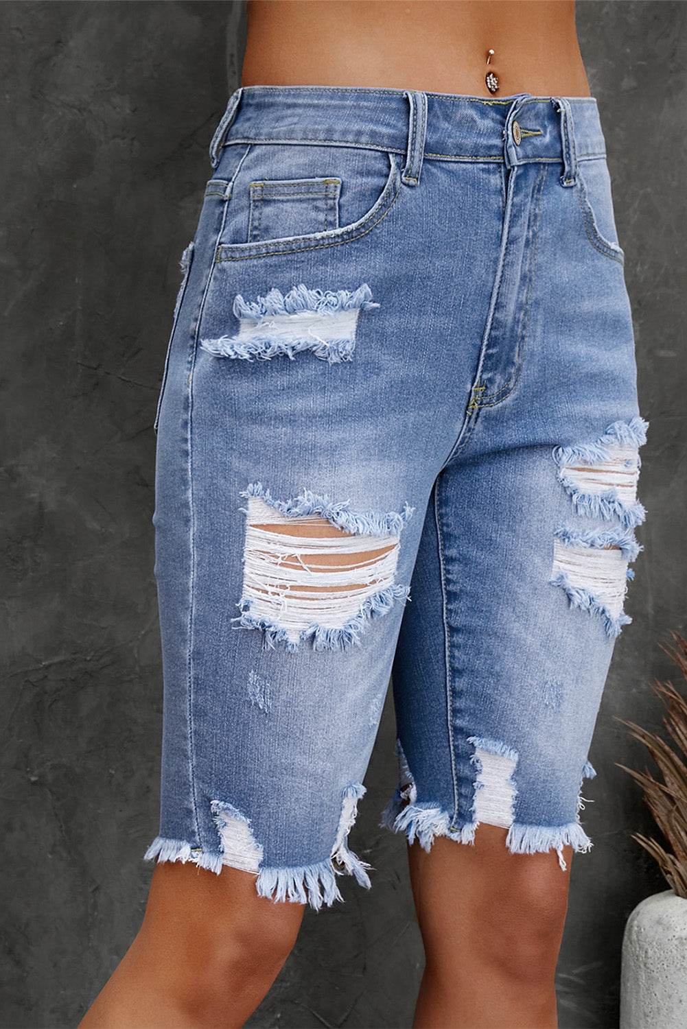 Distressed Frayed Hem Denim Bermuda Shorts - Delanoir