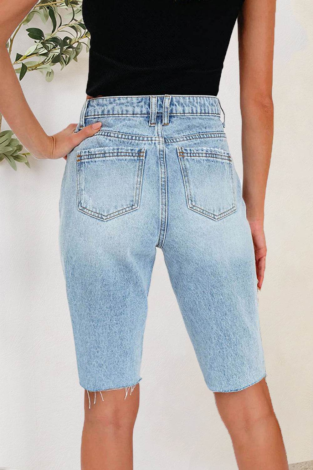 Distressed Pocketed Denim Shorts - Delanoir