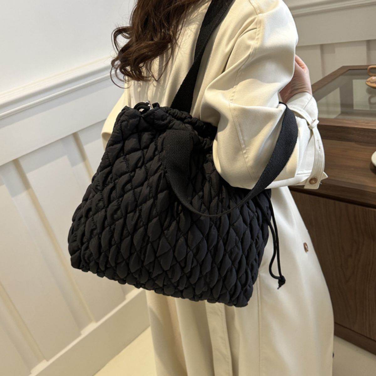Drawstring Bubble Texture Tote Bag - Delanoir