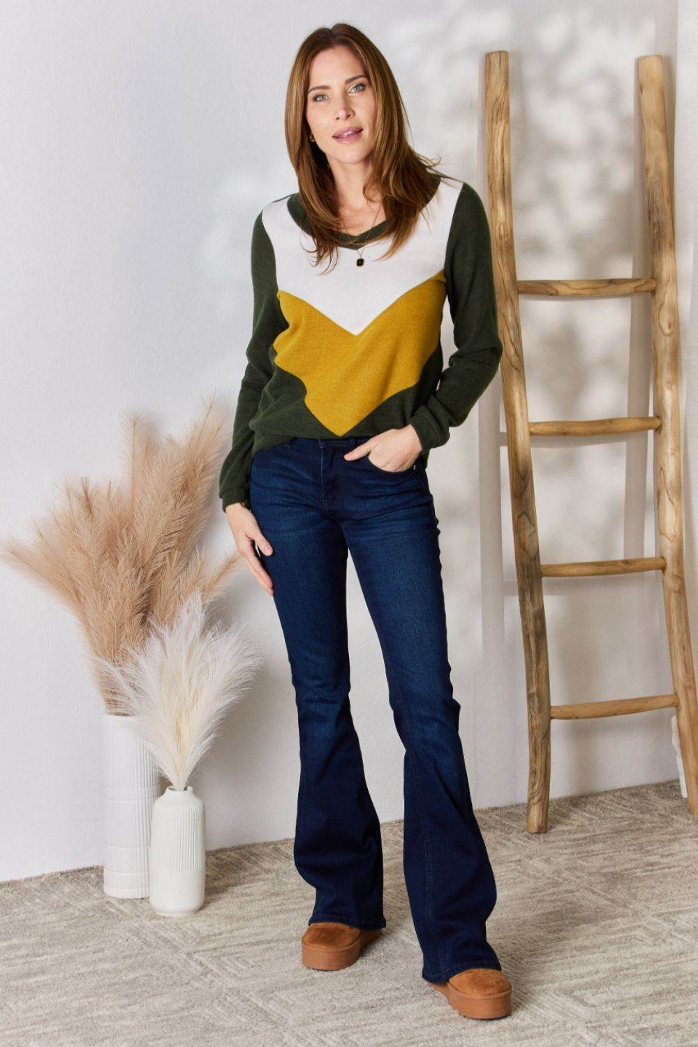 Hailey & Co Full Size Colorblock V-Neck Blouse - Delanoir
