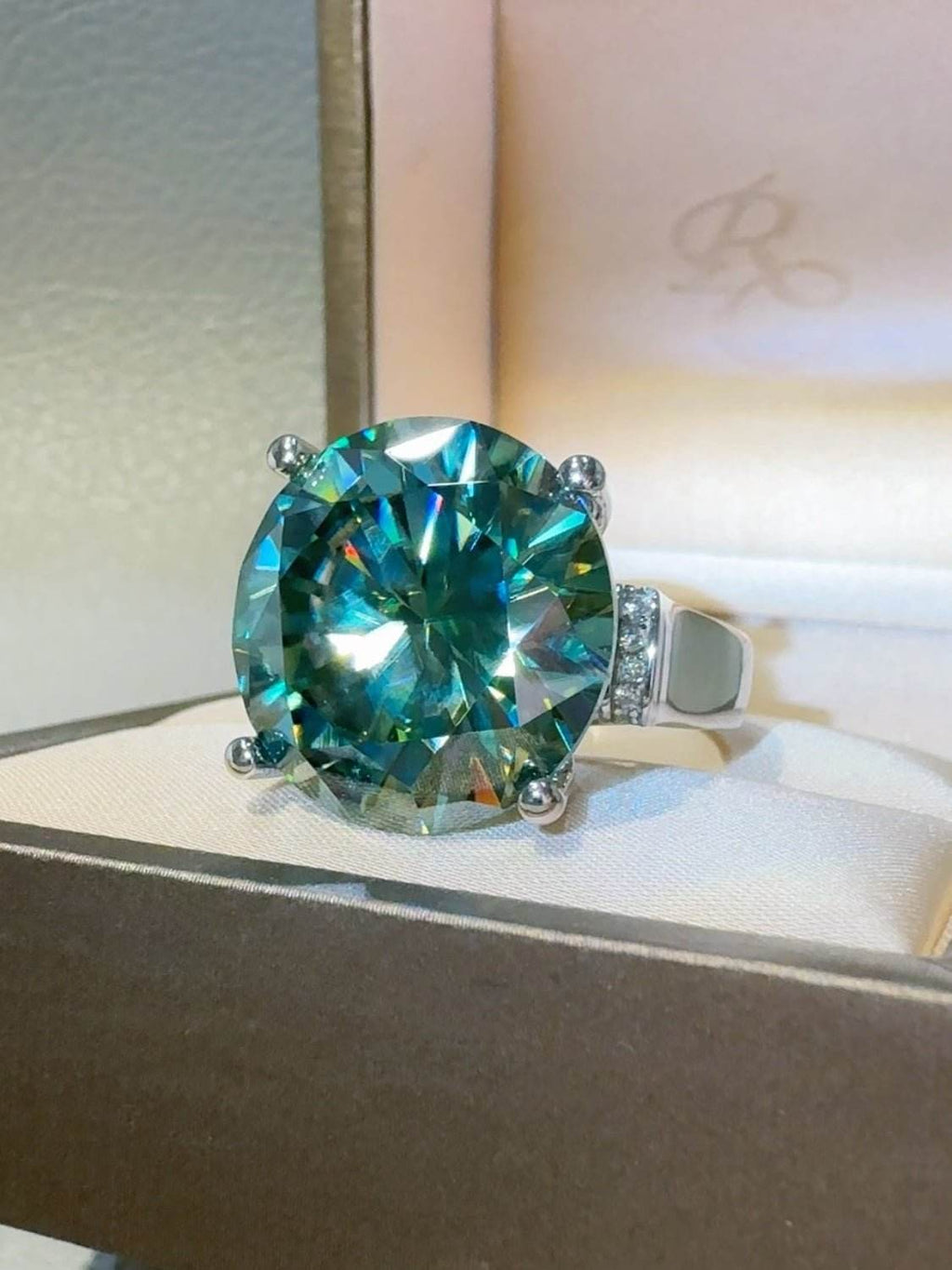 20 Carat Moissanite 925 Sterling Silver Ring - Delanoir