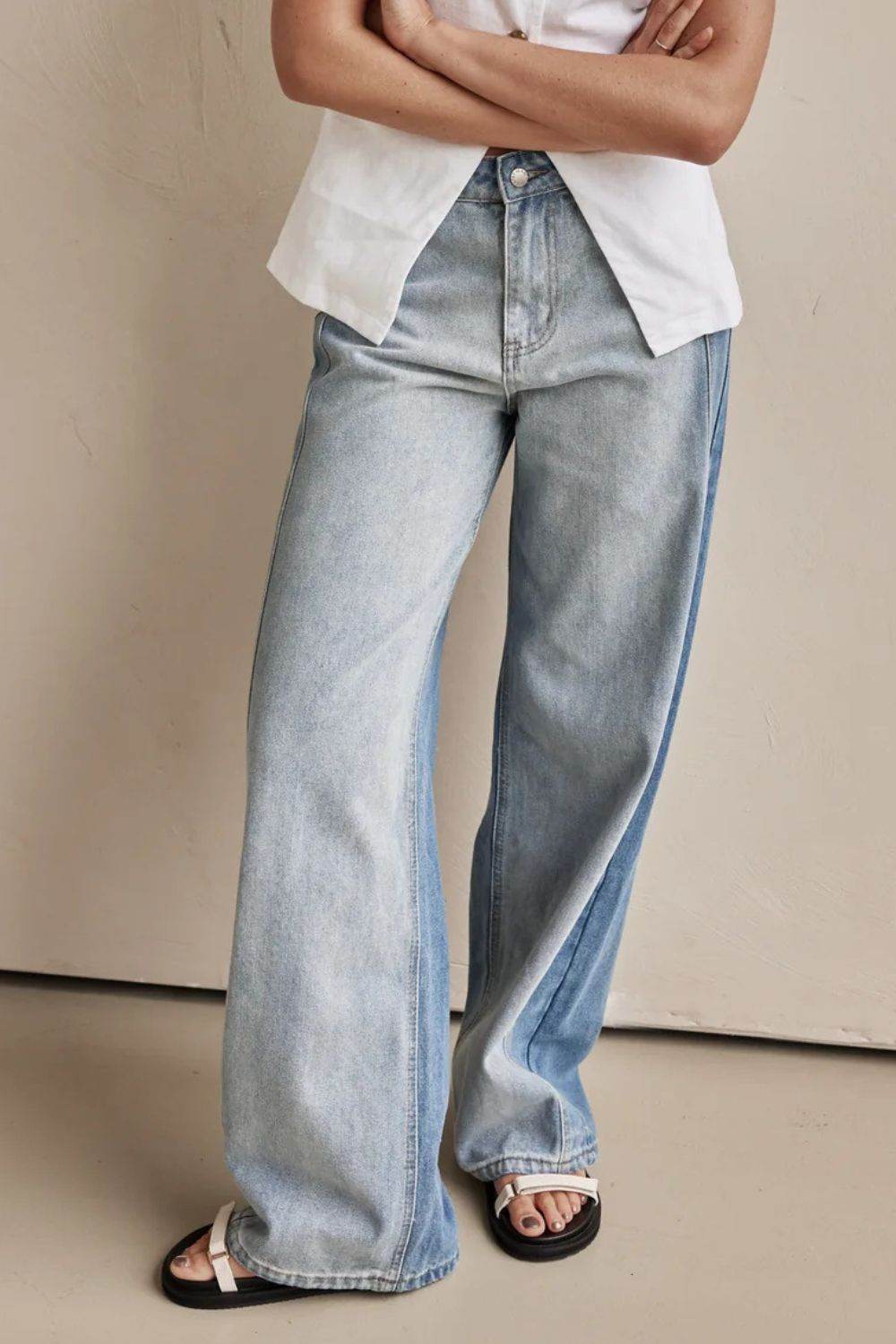 Contrast Straight Leg Jeans with Pockets - Delanoir