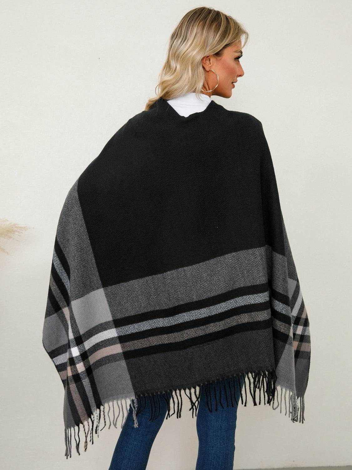 Fringe Contrast Plaid Poncho - Delanoir