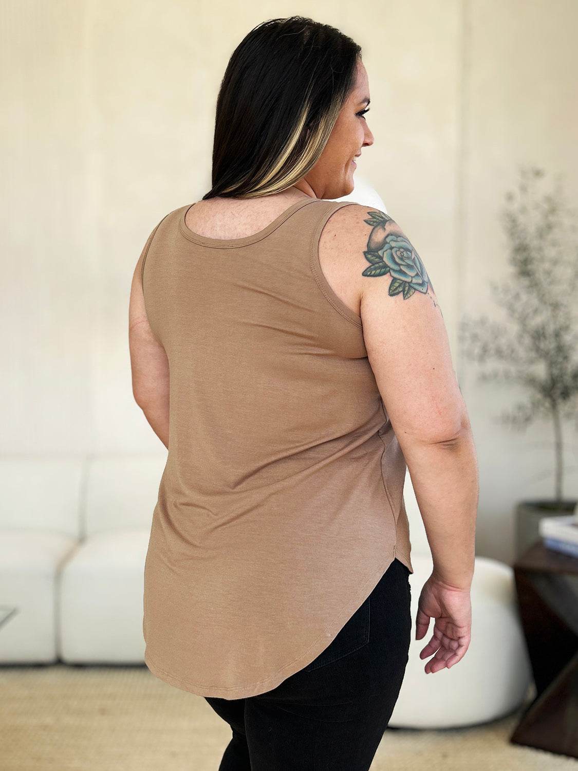 Basic Bae Full Size Round Neck Curved Hem Tank - Delanoir