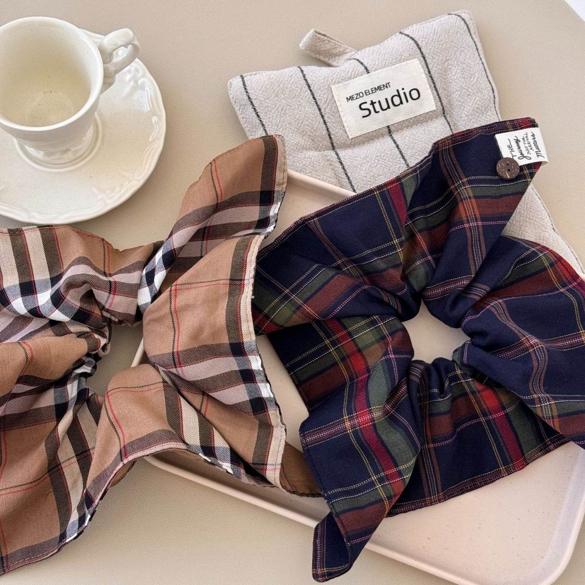 Contrast Plaid Elastic Hair Scrunchy - Delanoir