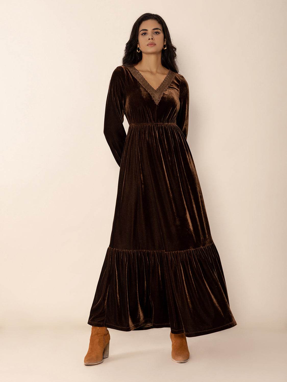 Lace Detail V-Neck Long Sleeve Maxi Dress - Delanoir