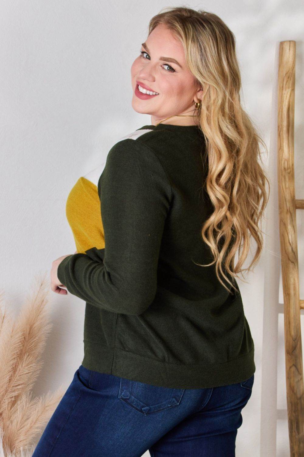 Hailey & Co Full Size Colorblock V-Neck Blouse - Delanoir