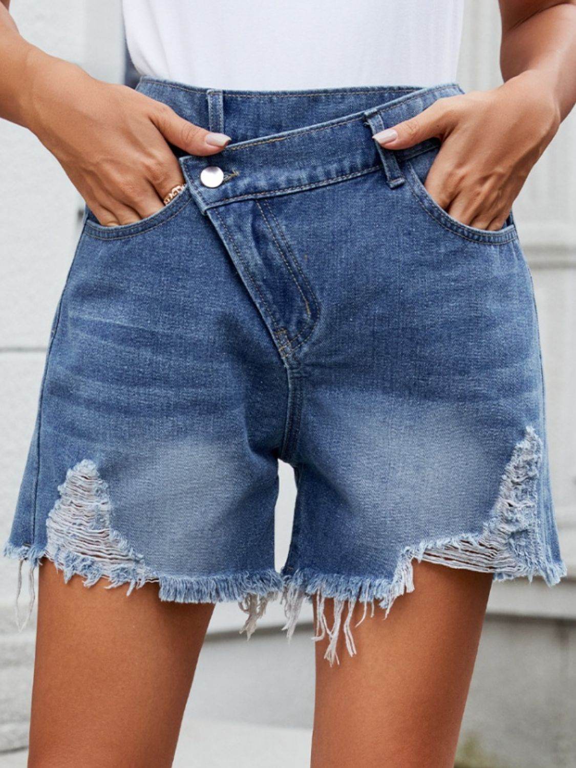 Distressed Raw Hem Asymmetric Waist Denim Shorts - Delanoir