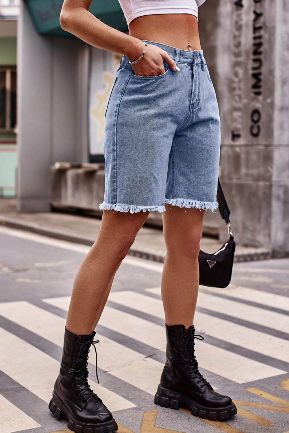 Raw Hem Denim Shorts with Pockets - Delanoir