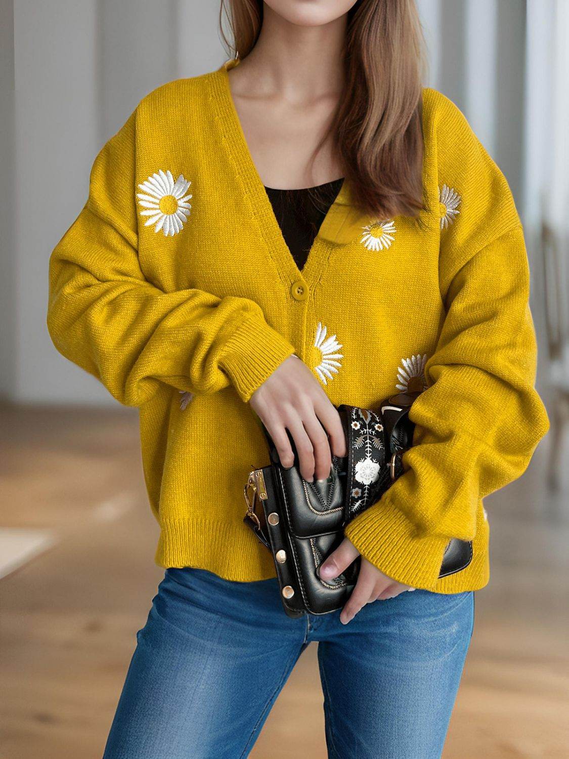 Daisy Button Up V-Neck Cardigan - Delanoir