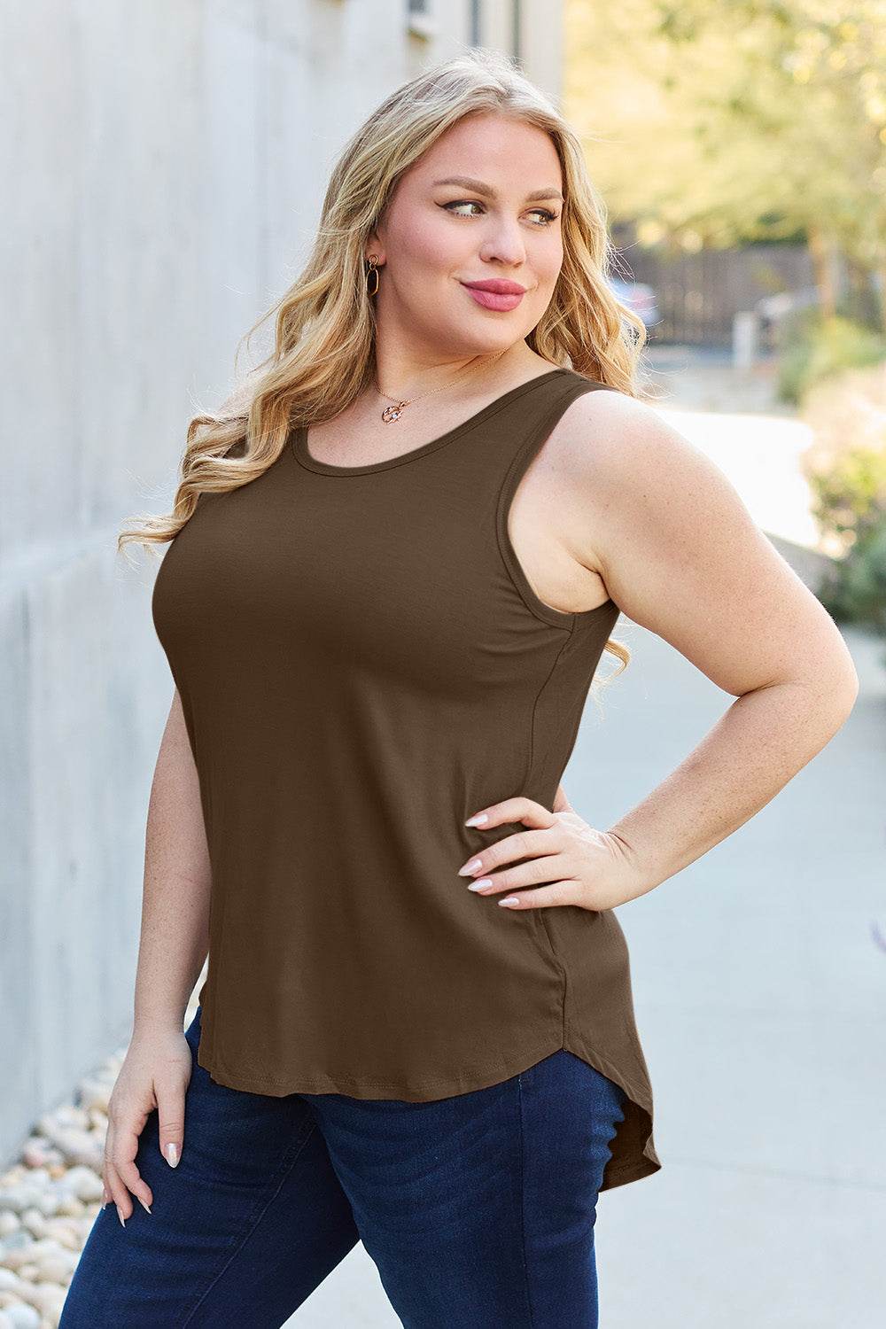 Basic Bae Full Size Round Neck Curved Hem Tank - Delanoir