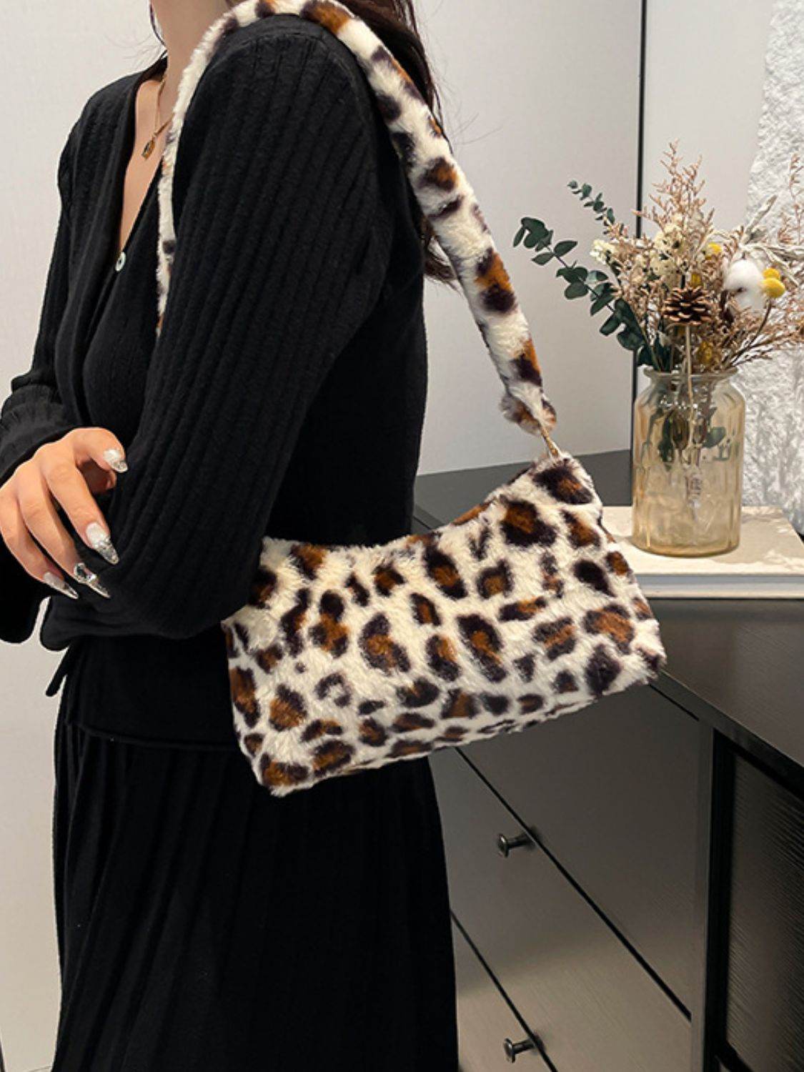 Leopard Fluff Shoulder Bag - Delanoir
