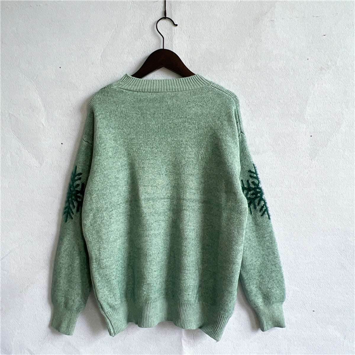 Reindeer and Snowflake Pattern Sweater - Delanoir