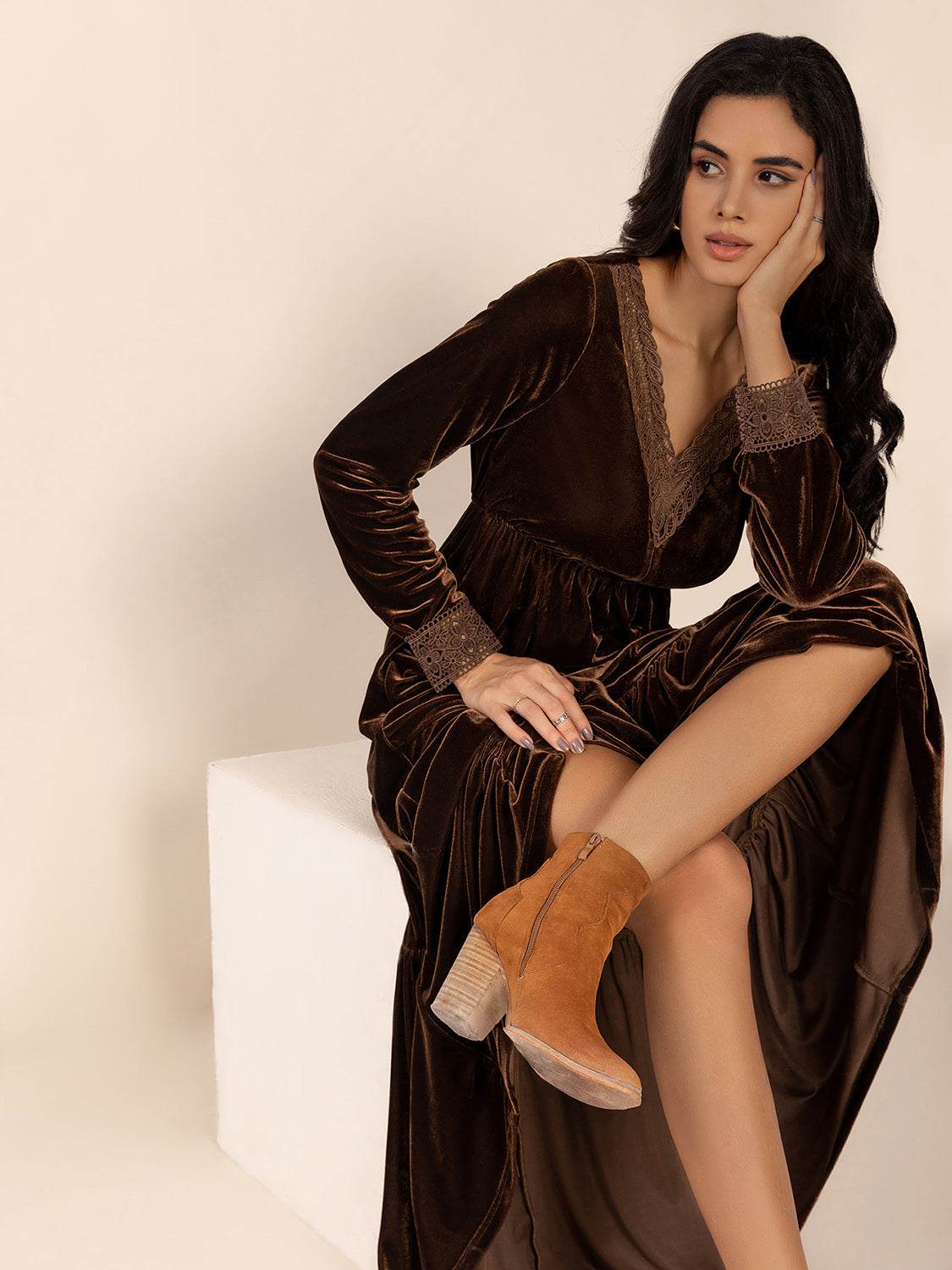 Lace Detail V-Neck Long Sleeve Maxi Dress - Delanoir