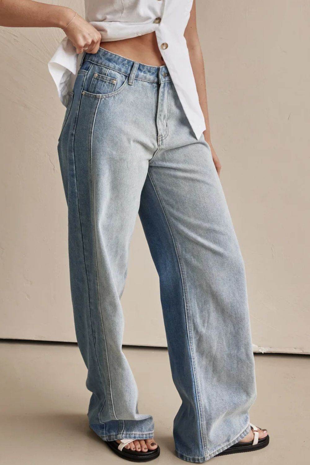 Contrast Straight Leg Jeans with Pockets - Delanoir