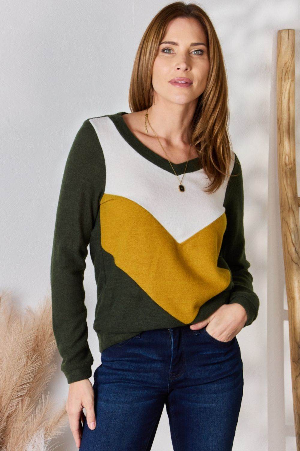 Hailey & Co Full Size Colorblock V-Neck Blouse - Delanoir