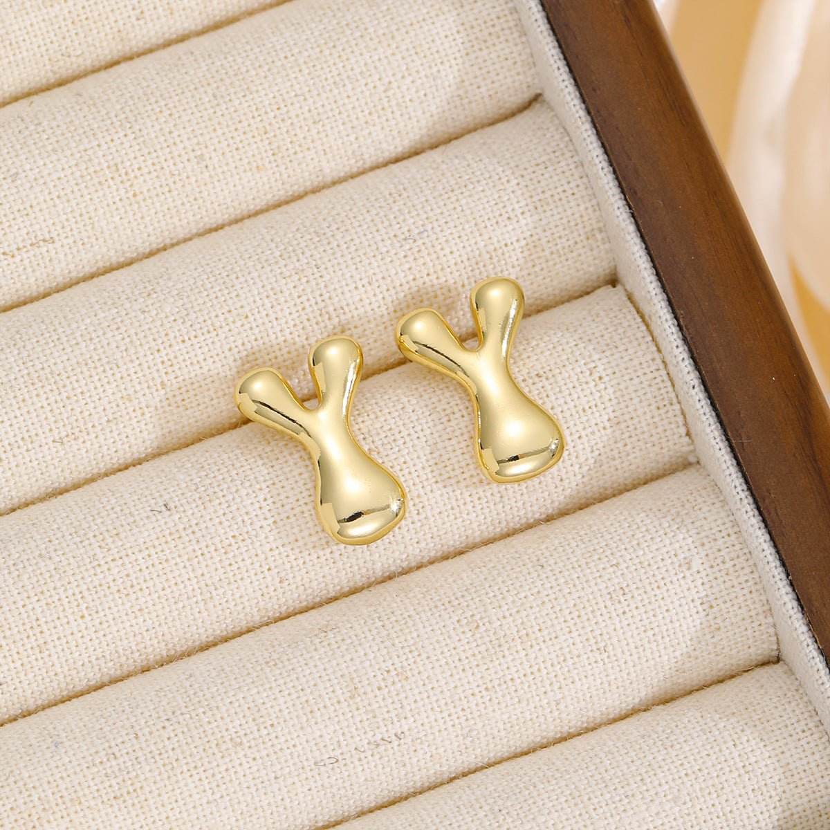 18K Gold-Plated Bubble Letter Stud Earrings - Delanoir