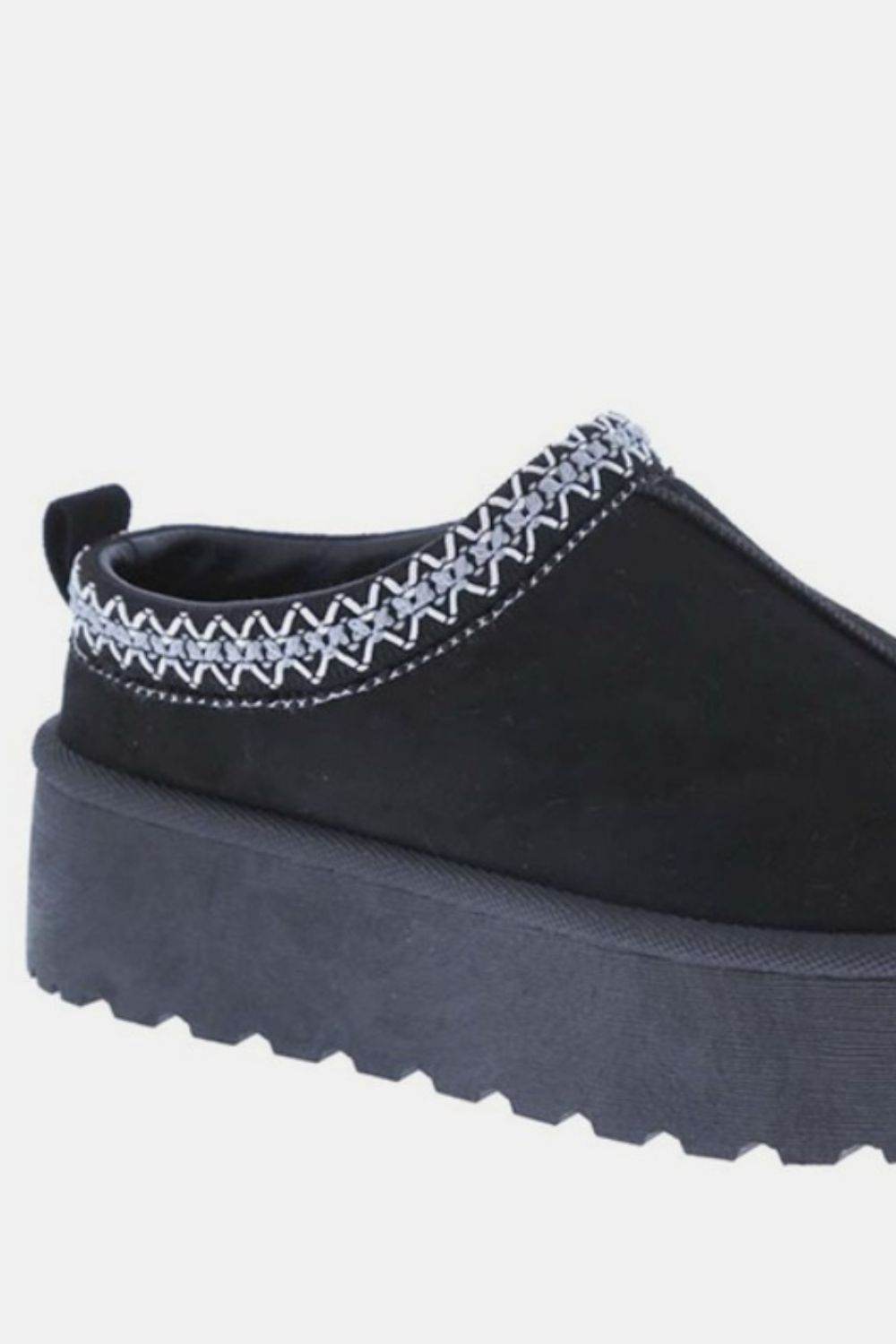 Weeboo Platform Embroidered Trim Slip-On Boots - Delanoir