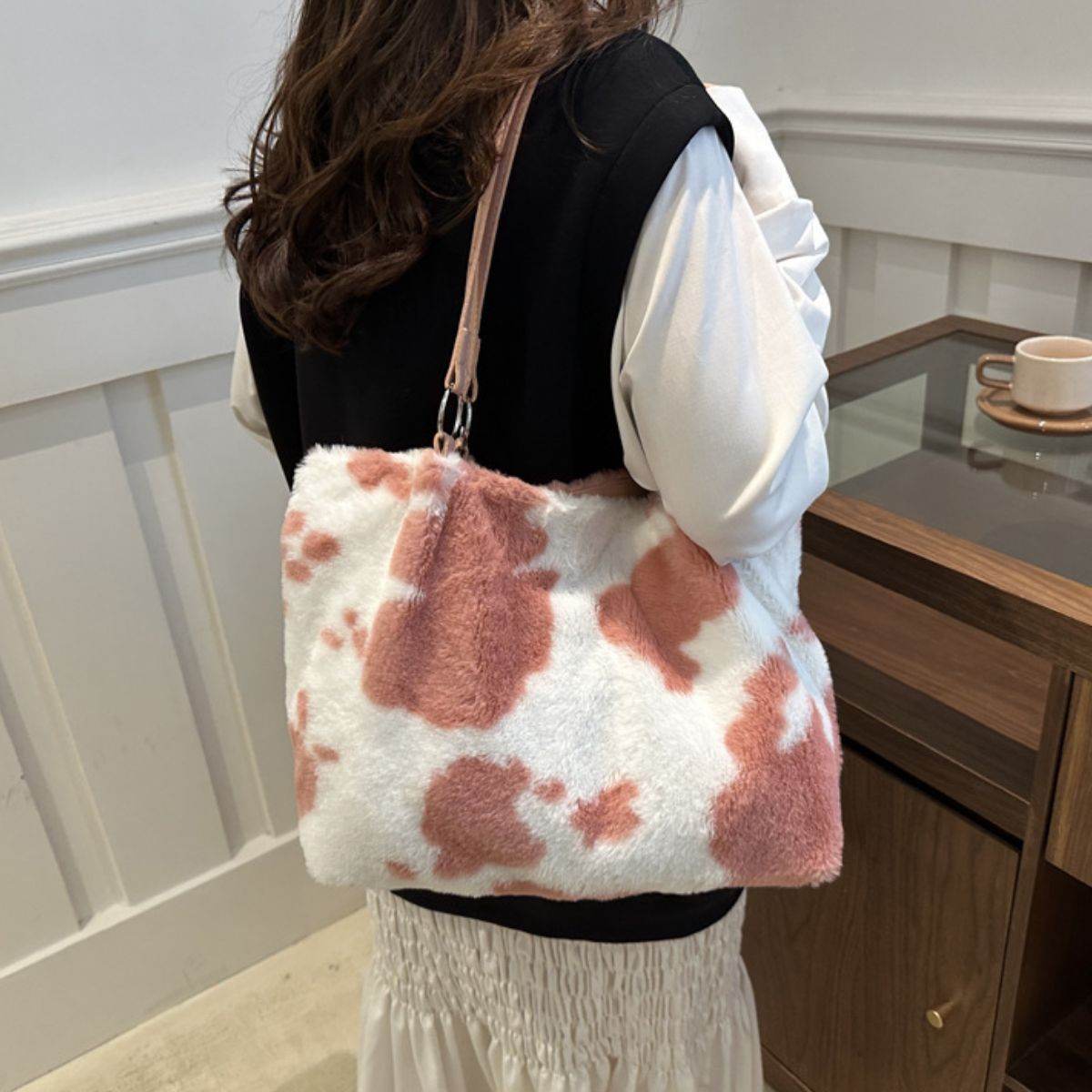 Cow Print Furry Tote Bag - Delanoir