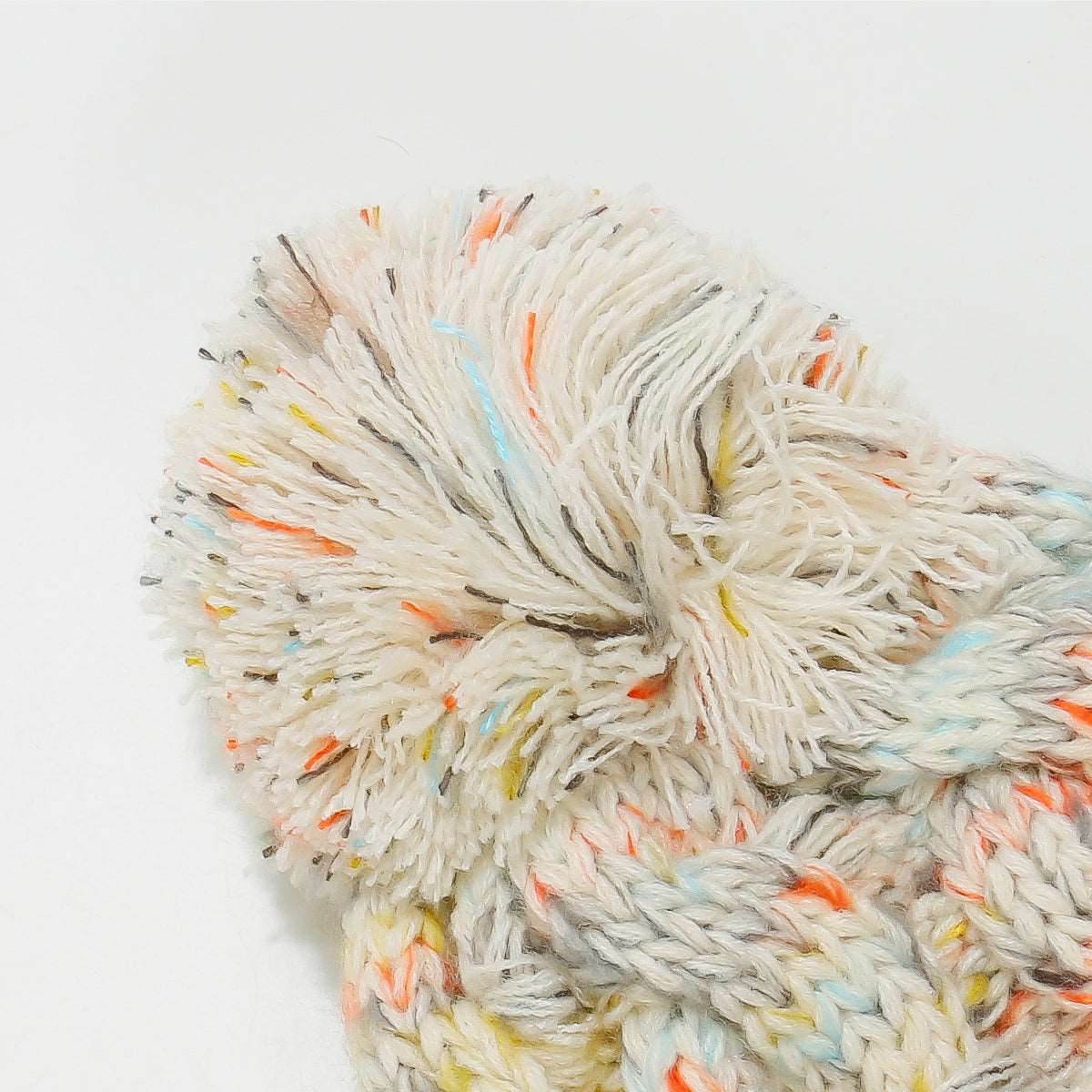 Contrast Cable-Knit Hat with Pompom - Delanoir