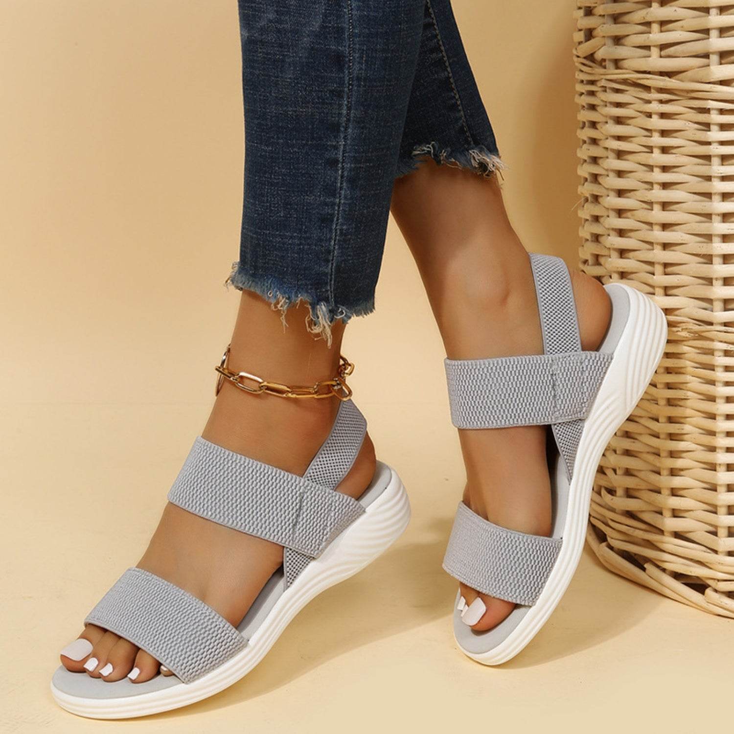 Rubber Open Toe Low Heel Sandals - Delanoir