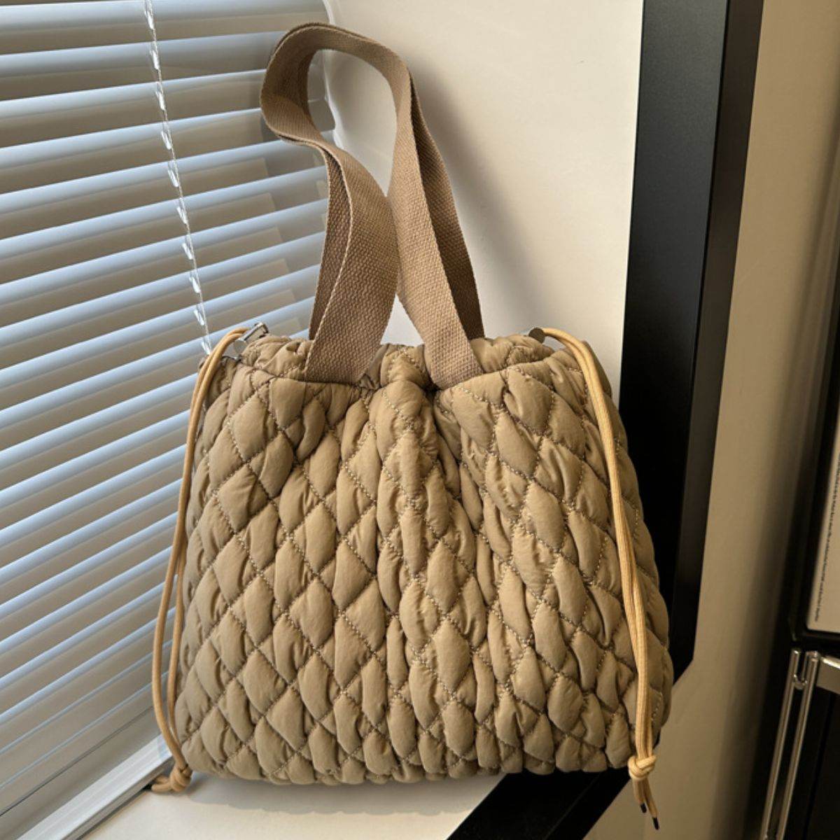 Drawstring Bubble Texture Tote Bag - Delanoir