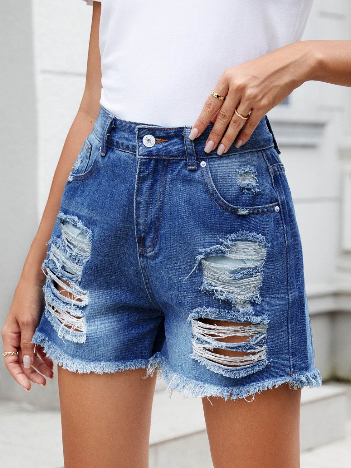 Distressed Raw Hem Denim Shorts - Delanoir