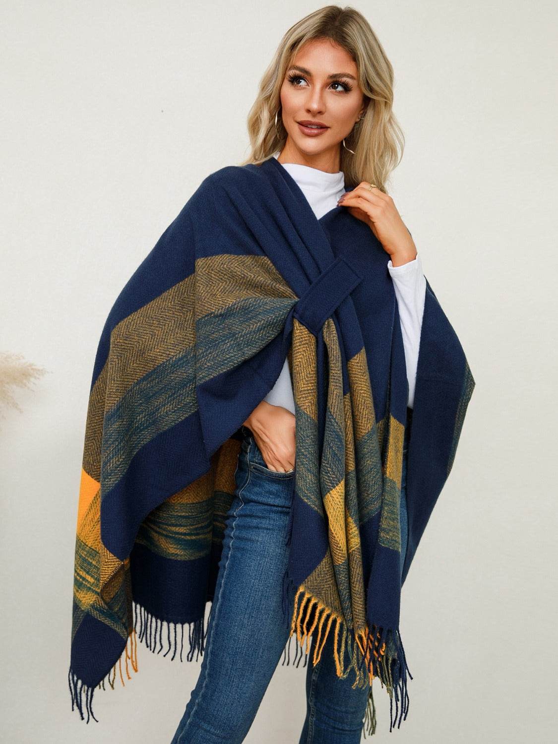 Fringe Contrast Plaid Poncho - Delanoir