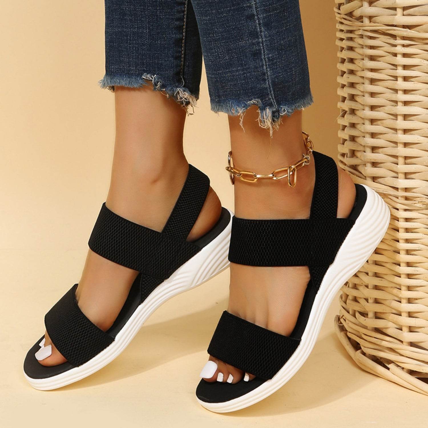 Rubber Open Toe Low Heel Sandals - Delanoir