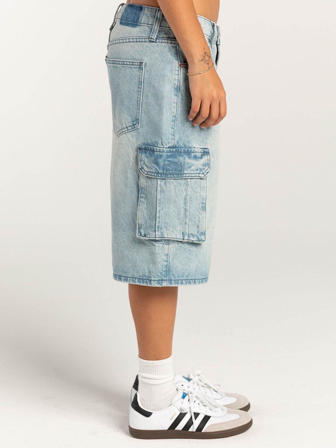 Mid-Rise Waist Denim Shorts with Pockets - Delanoir