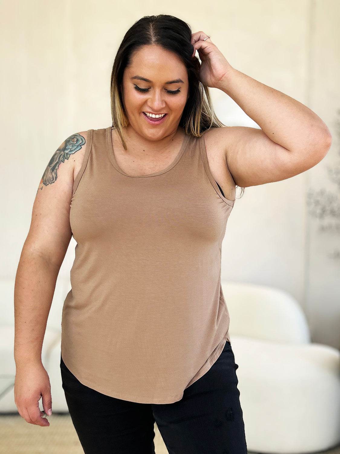 Basic Bae Full Size Round Neck Curved Hem Tank - Delanoir