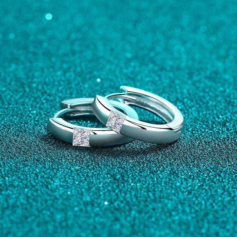 925 Sterling Silver Moissanite Huggie Earrings - Delanoir