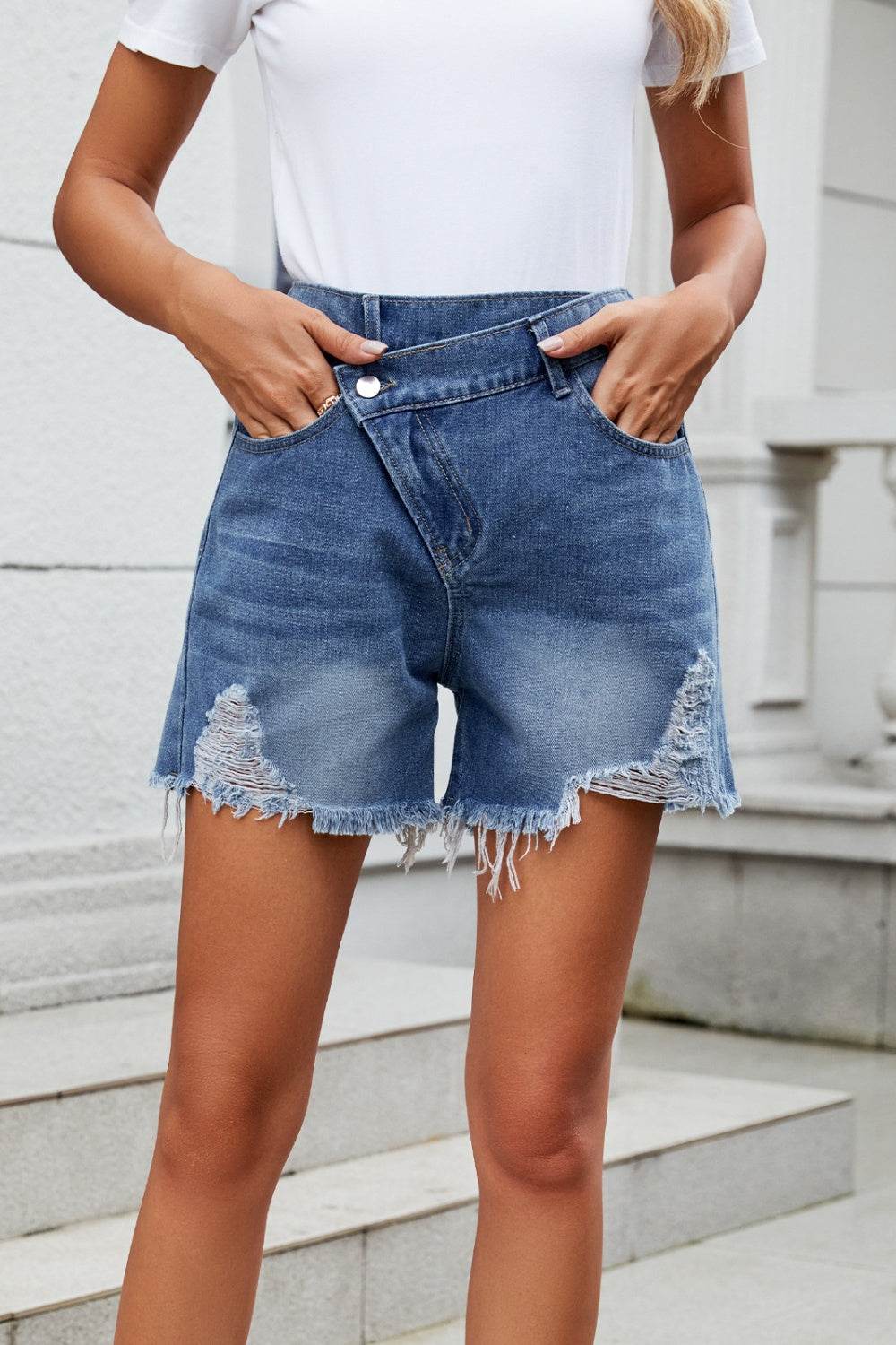 Distressed Raw Hem Asymmetric Waist Denim Shorts - Delanoir