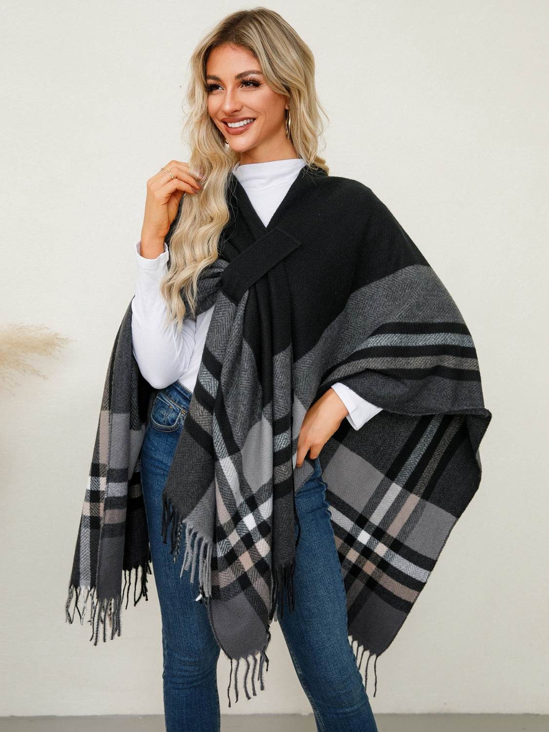 Fringe Contrast Plaid Poncho - Delanoir