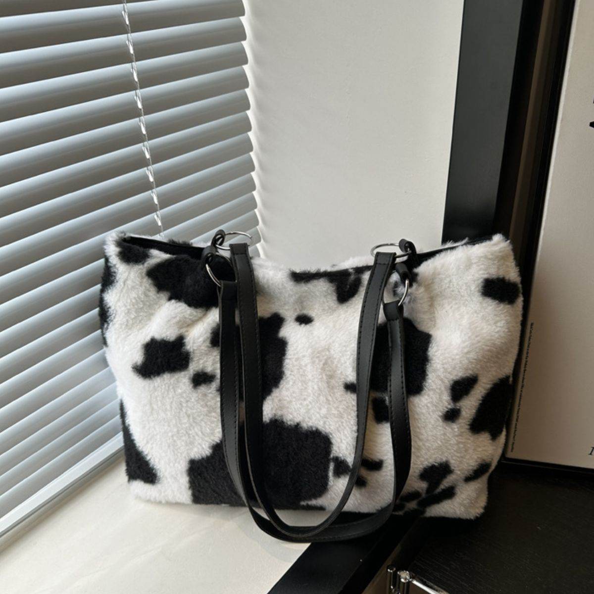 Cow Print Furry Tote Bag - Delanoir