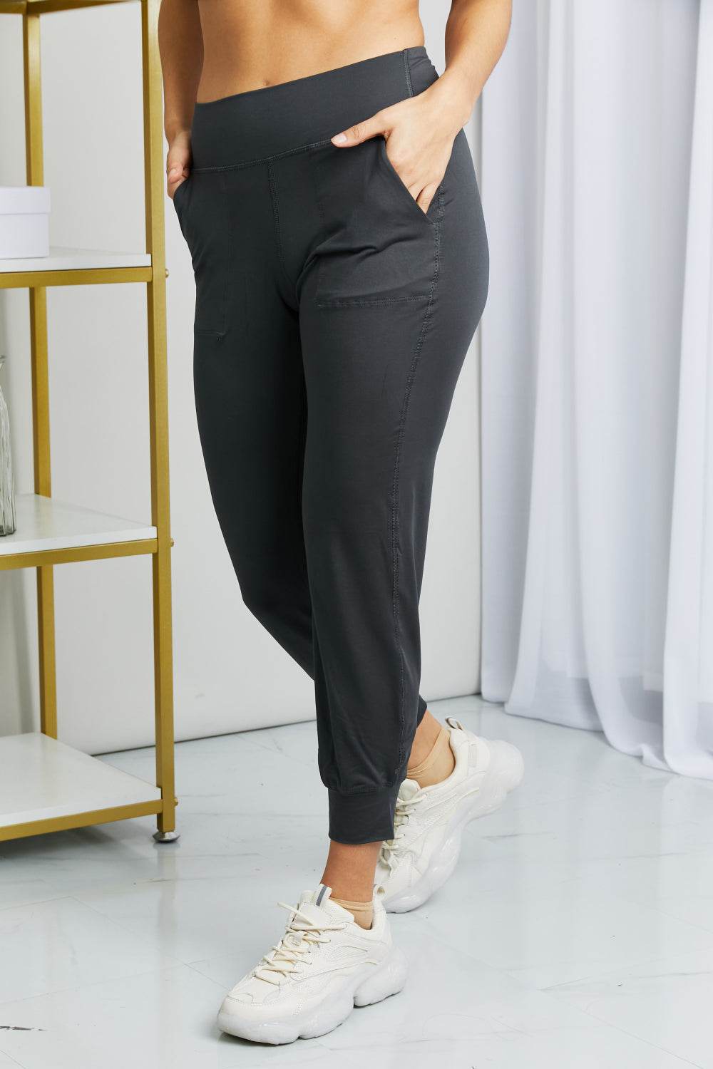 Leggings Depot Full Size Wide Waistband Cropped Joggers - Delanoir