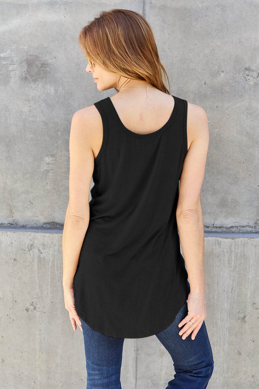 Basic Bae Full Size Round Neck Curved Hem Tank - Delanoir