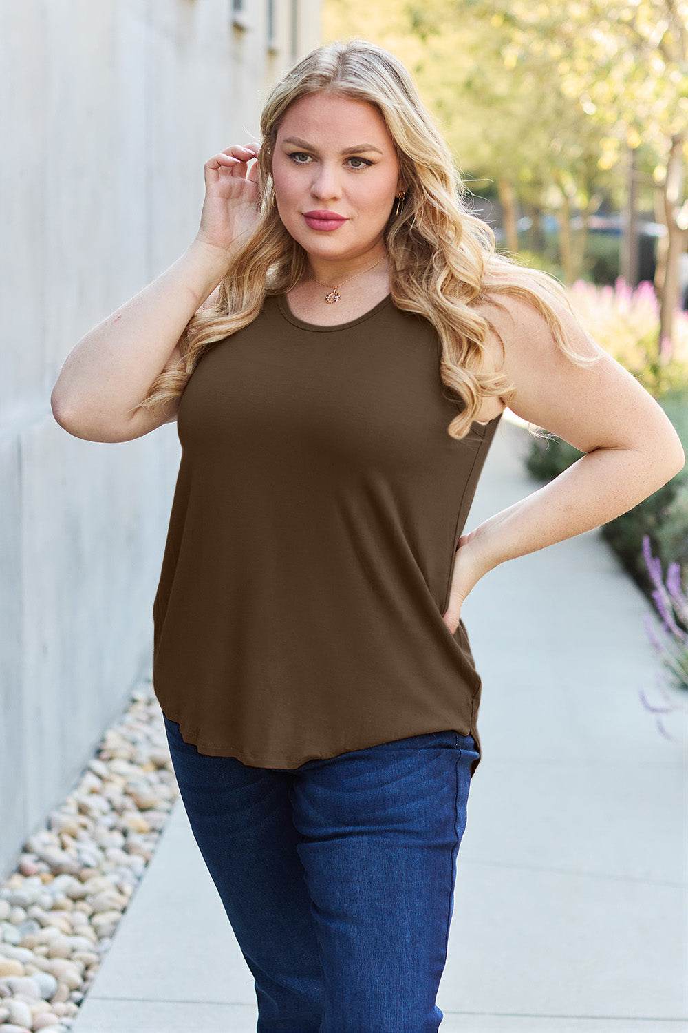 Basic Bae Full Size Round Neck Curved Hem Tank - Delanoir