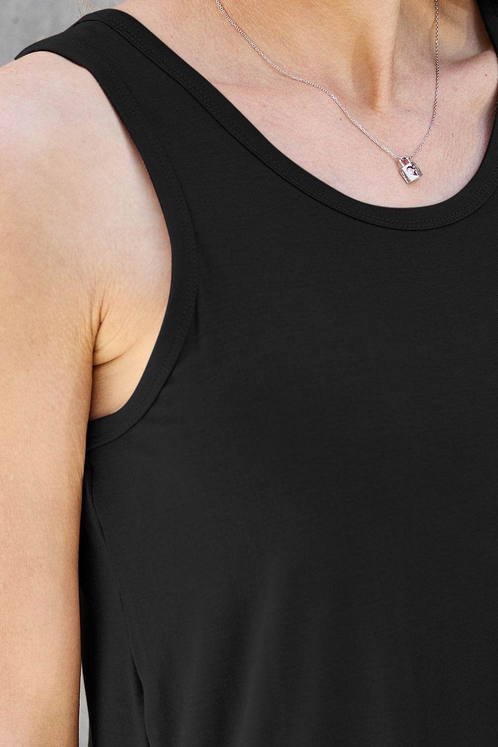 Basic Bae Full Size Round Neck Curved Hem Tank - Delanoir