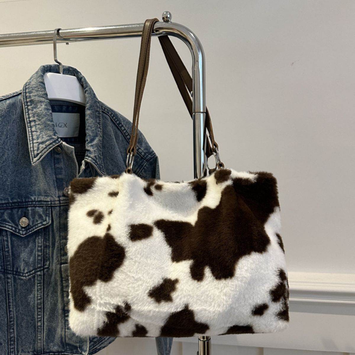 Cow Print Furry Tote Bag - Delanoir
