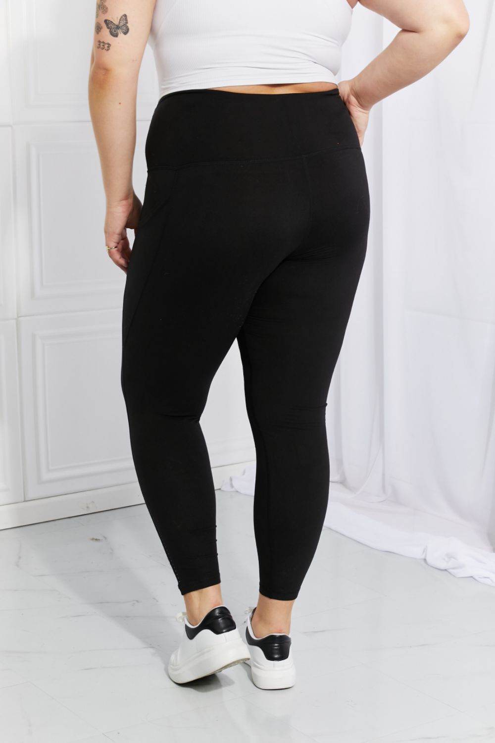 Leggings Depot Full Size Strengthen and Lengthen Reflective Dot Active Leggings - Delanoir