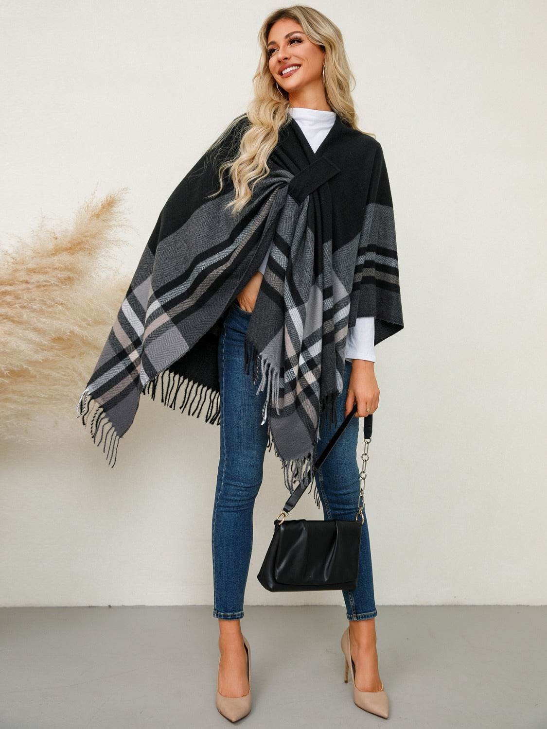 Fringe Contrast Plaid Poncho - Delanoir