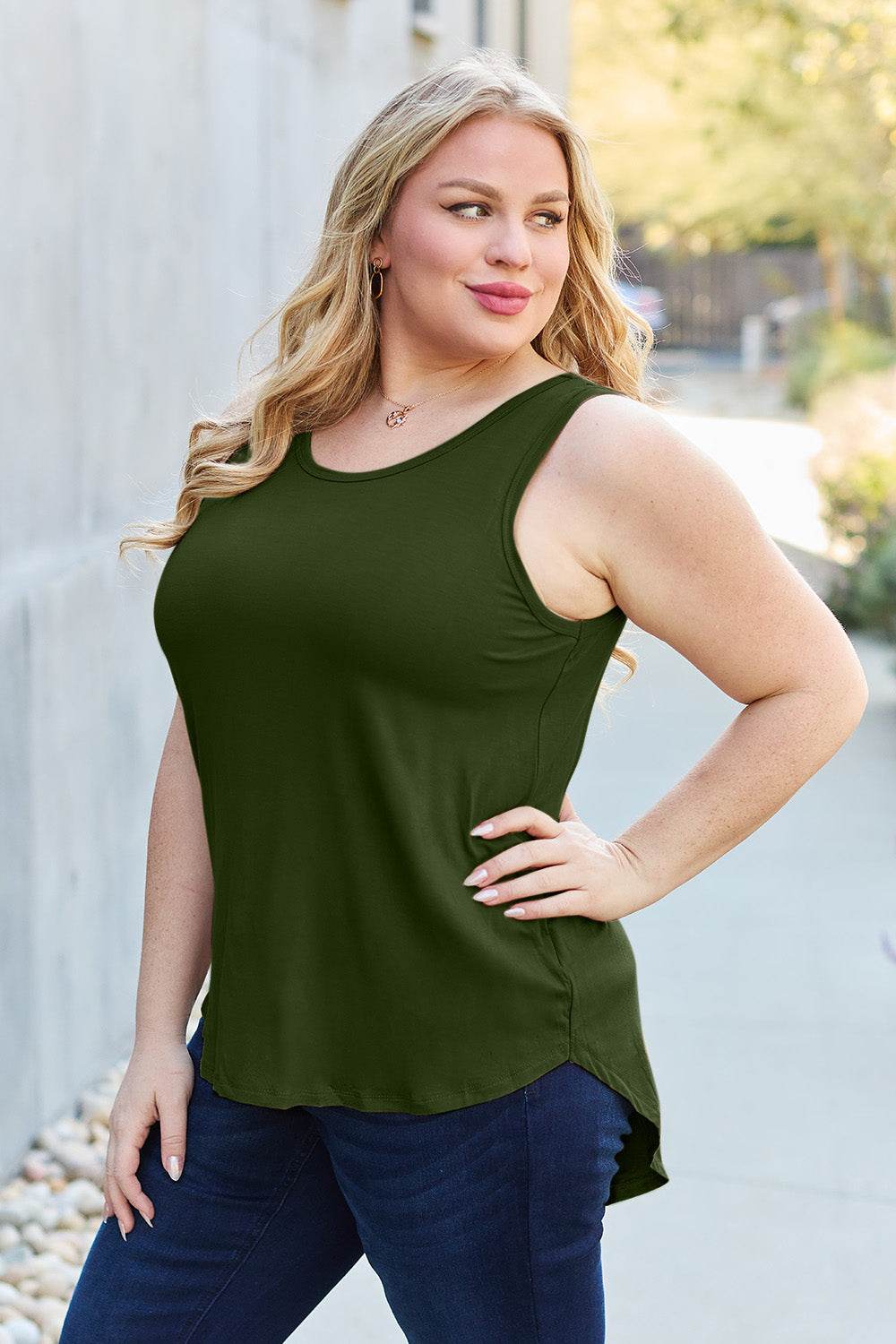 Basic Bae Full Size Round Neck Curved Hem Tank - Delanoir