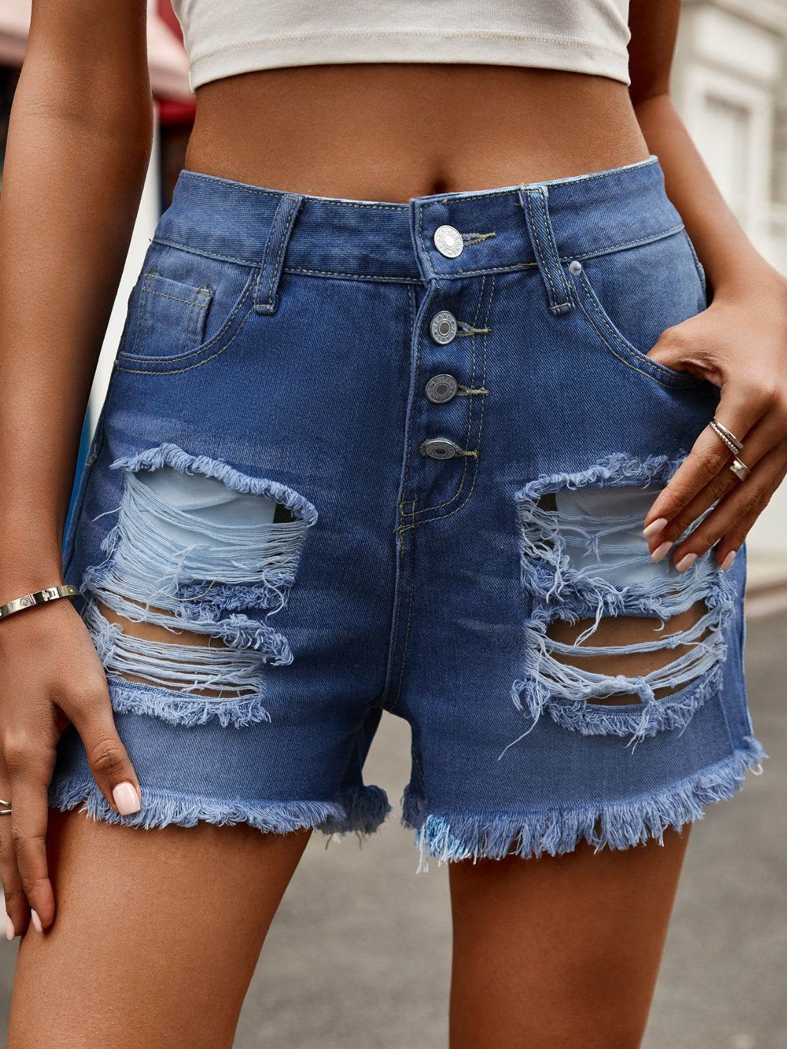 Distressed Raw Hem Denim Shorts - Delanoir
