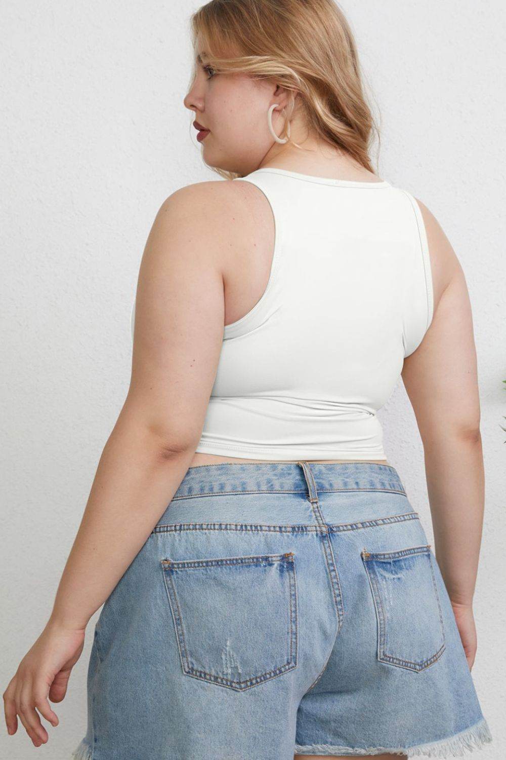 Basic Bae Full Size Round Neck Slim Tank - Delanoir