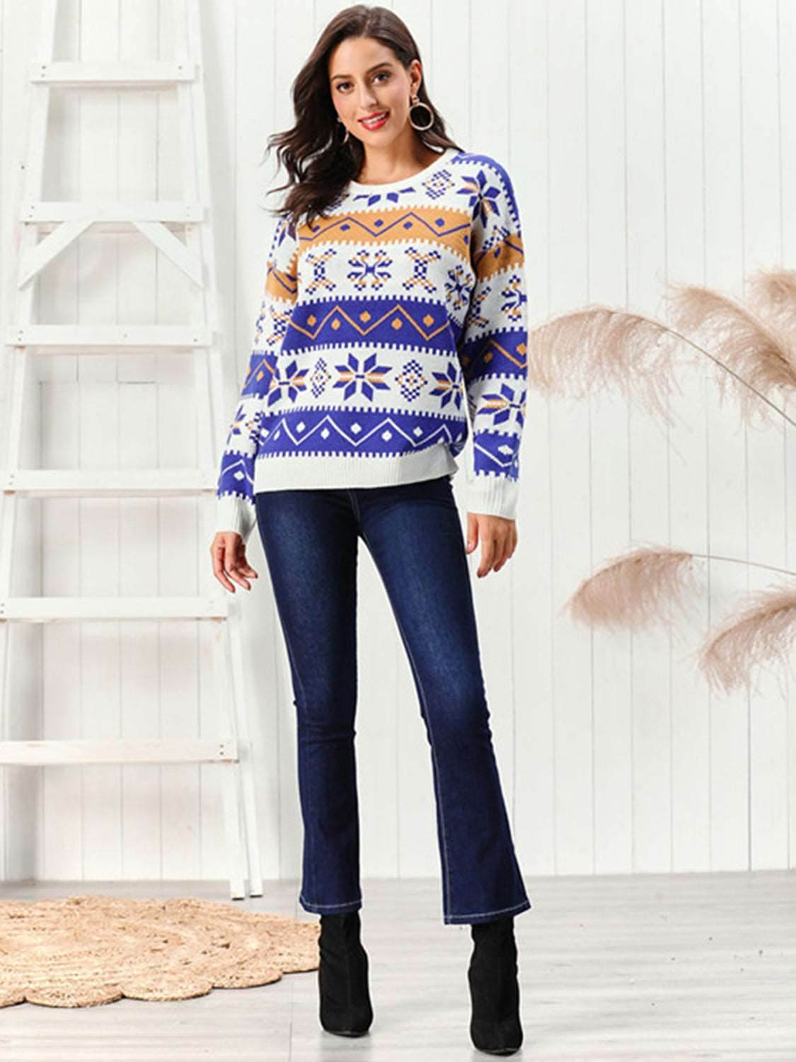 Snowflake Pattern Round Neck Sweater - Delanoir