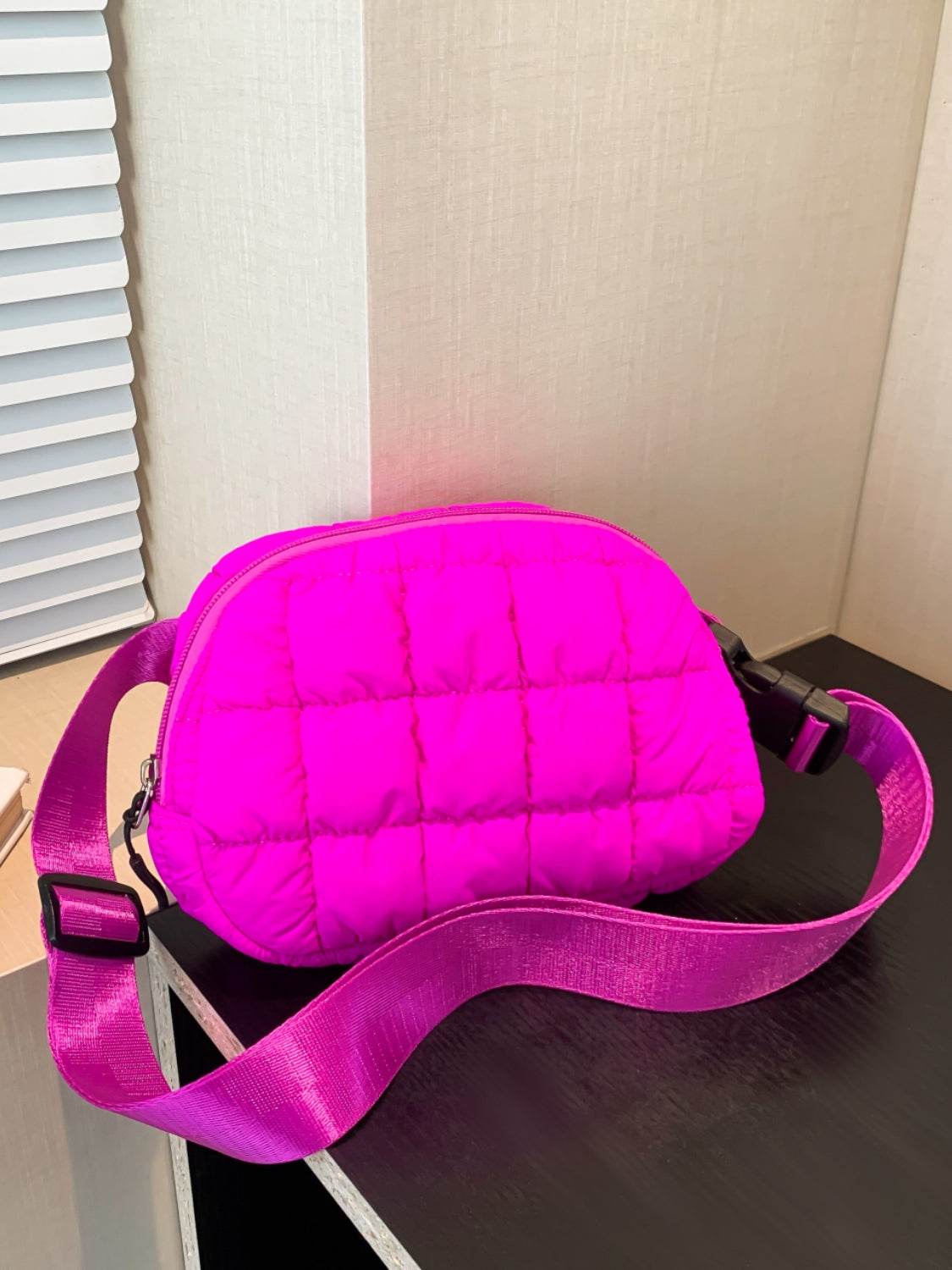 Bubble Texture Adjustable Strap Crossbody Bag - Delanoir