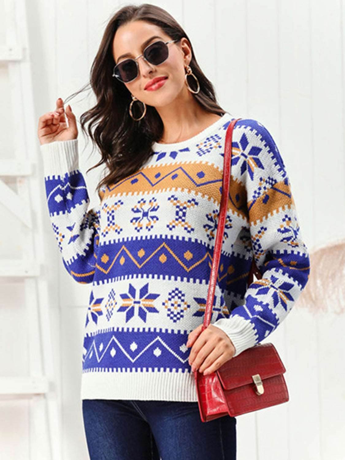 Snowflake Pattern Round Neck Sweater - Delanoir