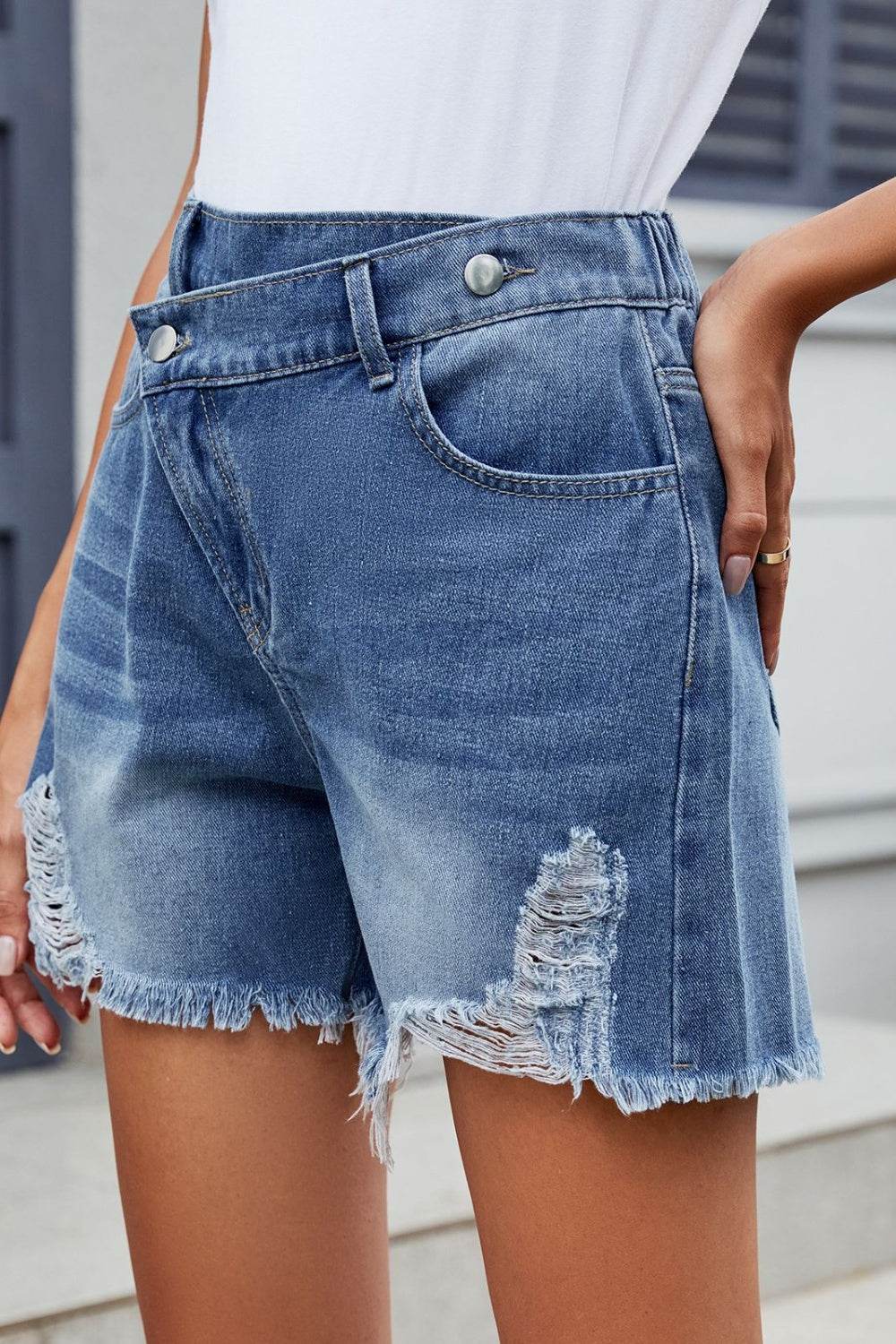Distressed Raw Hem Asymmetric Waist Denim Shorts - Delanoir