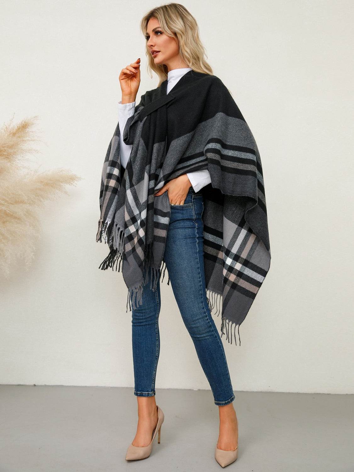 Fringe Contrast Plaid Poncho - Delanoir